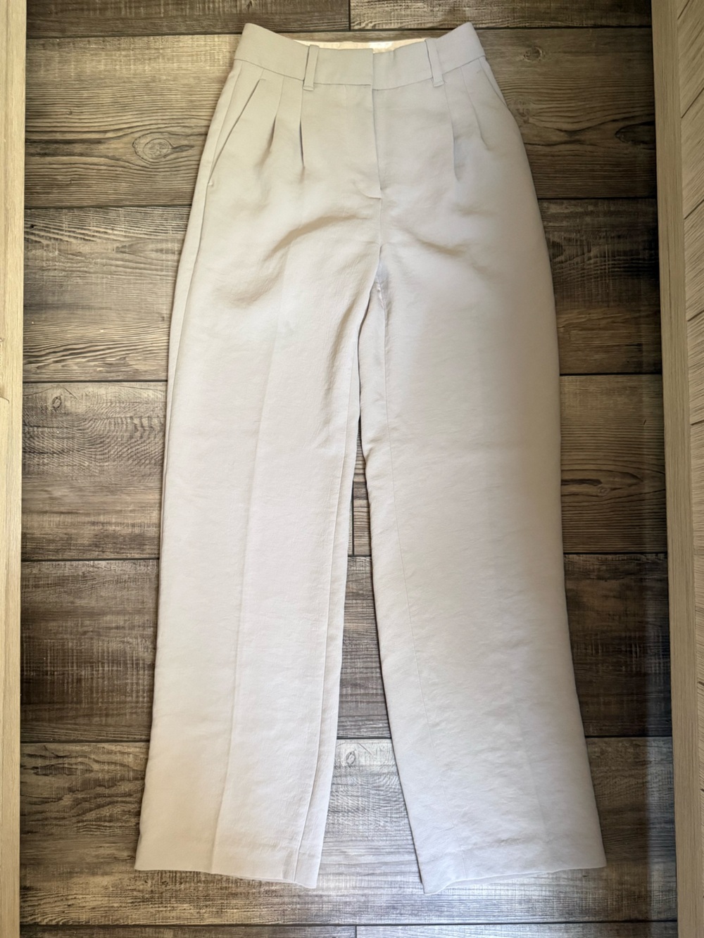 Aritzia Effortless Pant in Light Gray